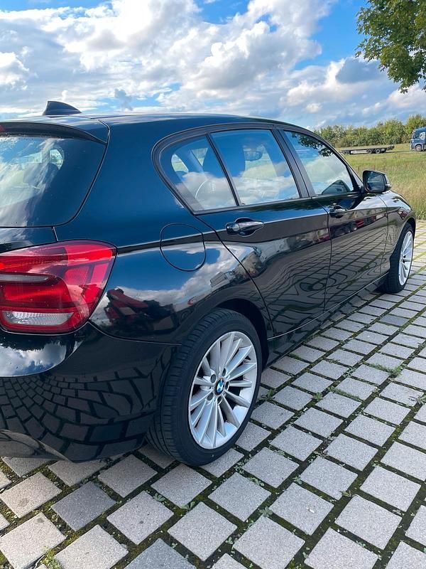 Gebraucht BMW 116 116 PS (85 kW) 2012 Schwarz Kleinwagen