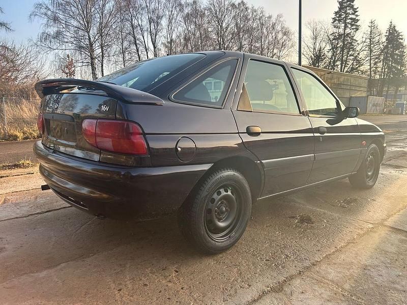 Gebraucht Ford Escort 90 PS (66 kW) 1997 Violet Limousine