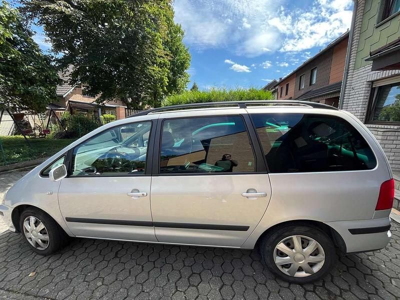 Silber Gebraucht 2002 Seat Alhambra Van / Kleinbus | 3.800 € (Teuer) - Bild 1/4
