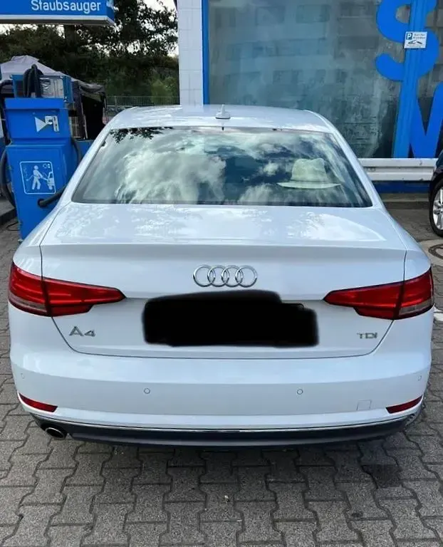 Gebraucht Audi A4 Ambiente 150 PS (110 kW) 2017 Weiß Limousine
