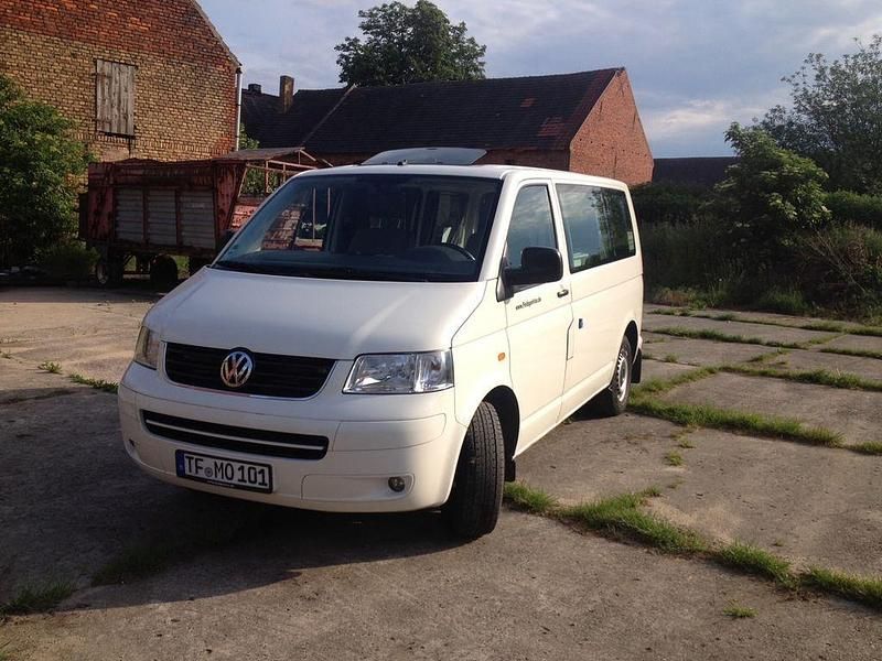 Weiß Gebraucht 2008 VW T5 Van | 14.500 € - Bild 1/4