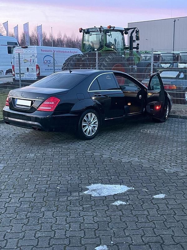 Gebraucht Mercedes S350 258 PS (189 kW) 2011 Schwarz Limousine