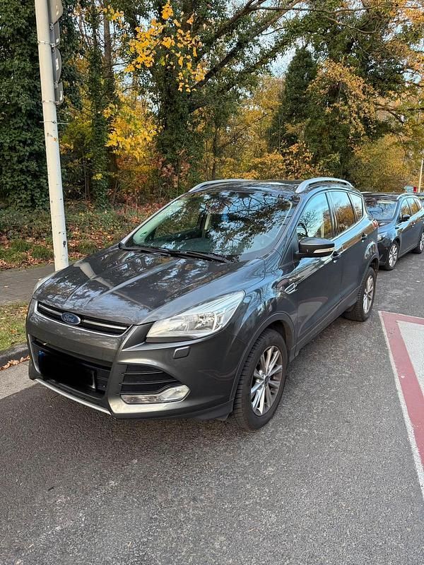 Grau Gebraucht 2015 Ford Kuga Individual SUV | 7.950 € (Superpreis) - Bild 1/4