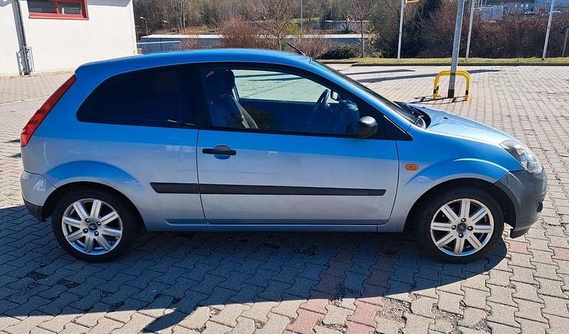 Gebraucht Ford Fiesta Ambiente 69 PS (50 kW) 2006 Blau Kleinwagen