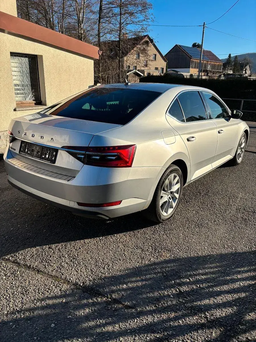 Gebraucht Skoda Superb Style 150 PS (110 kW) 2021 Silber Limousine