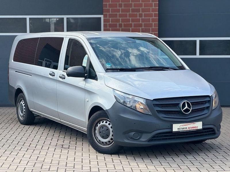 Silber Gebraucht 2016 Mercedes Vito Van / Kleinbus | 13.749 € - Bild 1/4