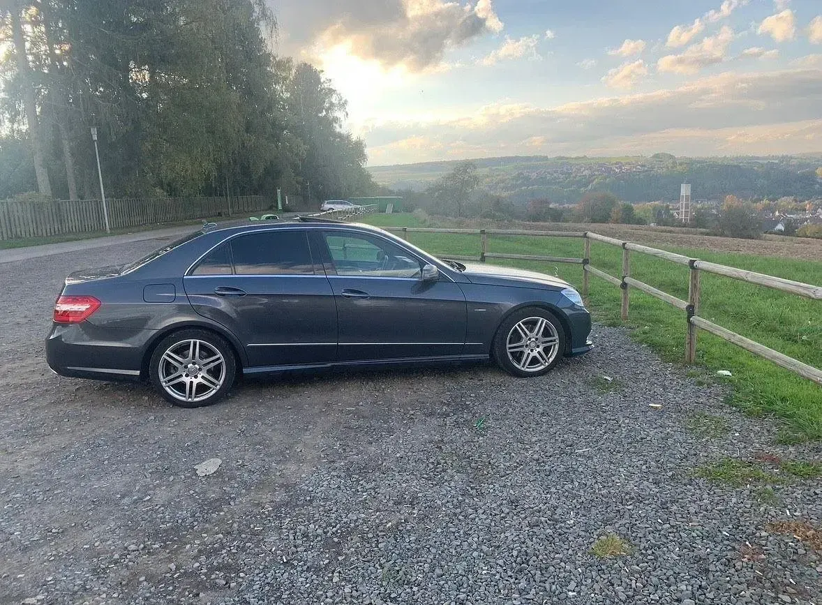 Gebraucht Mercedes E300 Avantgarde 231 PS (169 kW) 2010 Grau Limousine