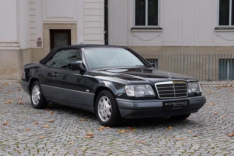 Schwarz Gebraucht 1996 Mercedes E320 Cabrio | 39.900 € - Bild 1/4