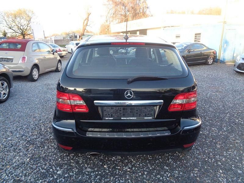 Gebraucht Mercedes B180 116 PS (85 kW) 2011 Schwarz Van / Kleinbus