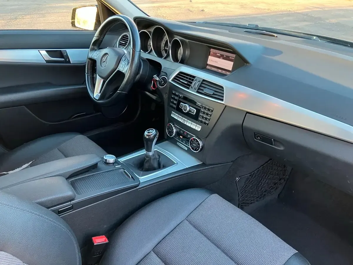 Gebraucht Mercedes C200 135 PS (99 kW) 2013 Schwarz Limousine