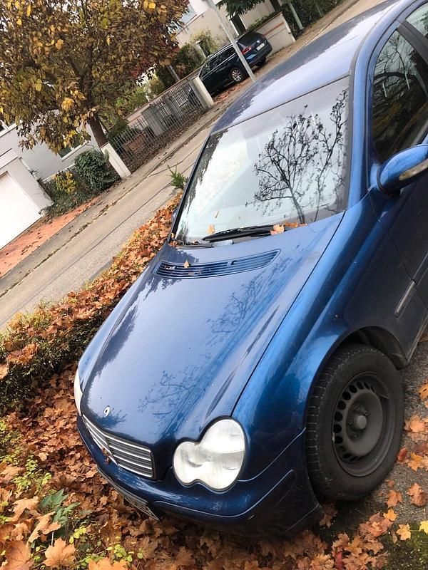 Blau Gebraucht 2002 Mercedes C220 Limousine | 1.200 € (Superpreis) - Bild 1/4