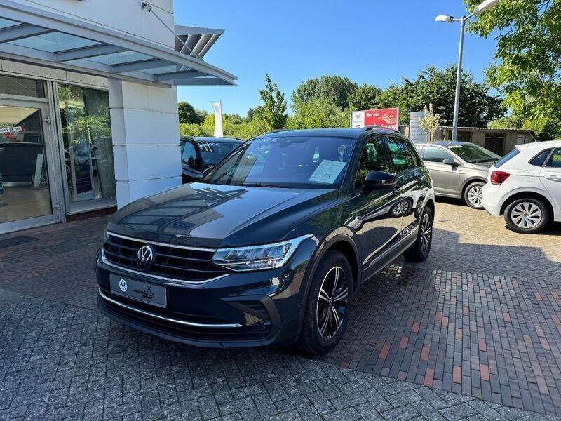 Gebraucht VW Tiguan Active 150 PS (110 kW) 2022 Uranograu SUV