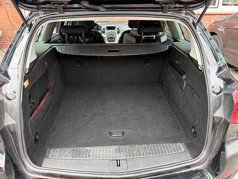 Gebraucht Opel Astra 120 PS (88 kW) 2011 Schwarz Kombi