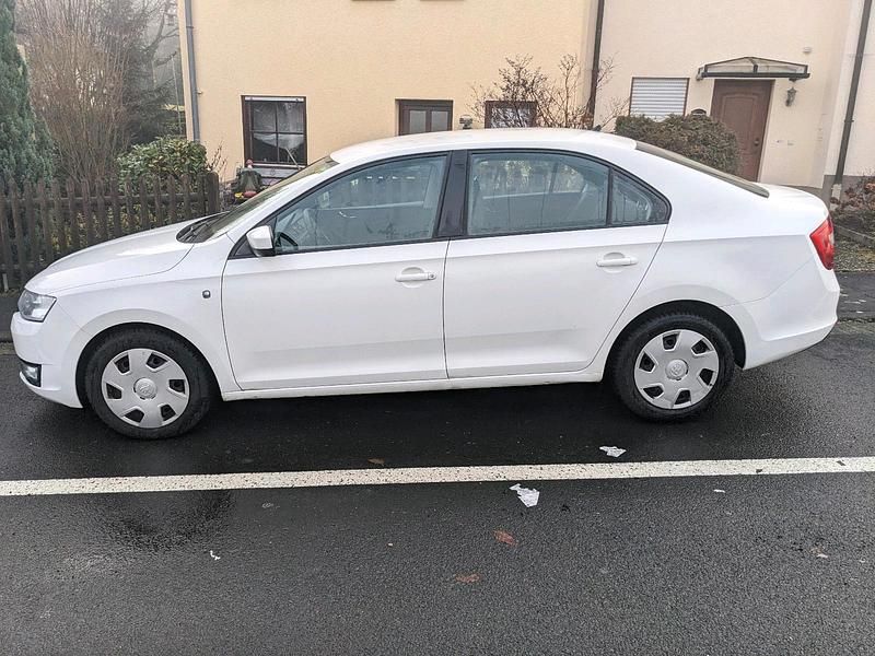 Gebraucht Skoda Rapid 105 PS (77 kW) 2013 Weiß Limousine