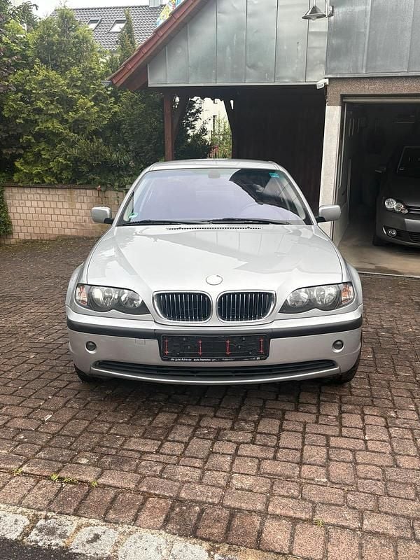 Silber Gebraucht 2002 BMW 325 Limousine | 4.500 € (Guter Preis) - Bild 1/4
