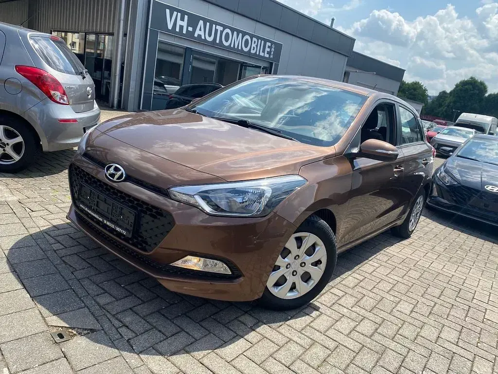 Gebraucht Hyundai i20 90 PS (66 kW) 2016 Weiß Kleinwagen
