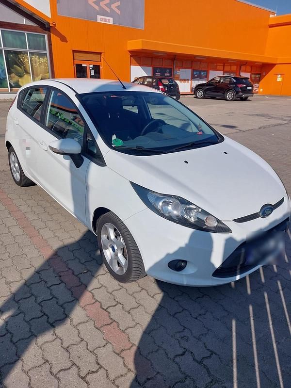Gebraucht Ford Fiesta Trend 82 PS (60 kW) 2011 Weiß Kleinwagen