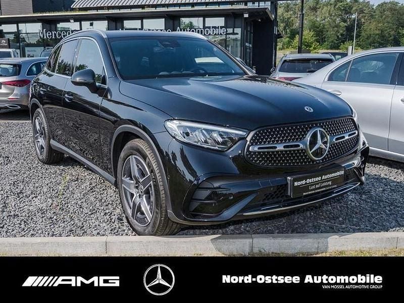 Gebraucht Mercedes GLC300 AMG 269 PS (197 kW) 2024 Schwarz SUV