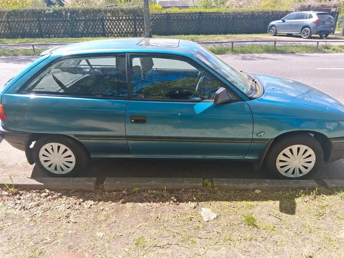 Gebraucht Opel Astra 75 PS (55 kW) 1992 Blau Kleinwagen