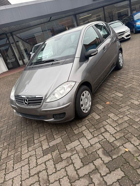 Braun Gebraucht 2006 Mercedes A150 Classic Van / Kleinbus | 4.500 € (Fairer Preis) - Bild 1/4