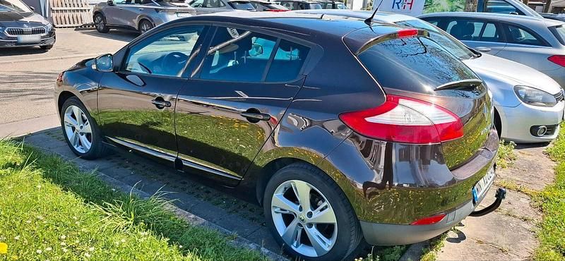 Gebraucht Renault Mégane 110 PS (80 kW) 2012 Braun Limousine
