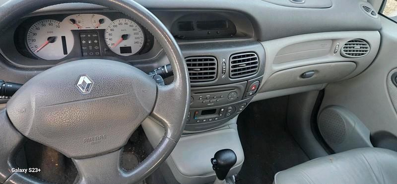 Gebraucht Renault Scénic 139 PS (102 kW) 2002 Grau Van / Kleinbus