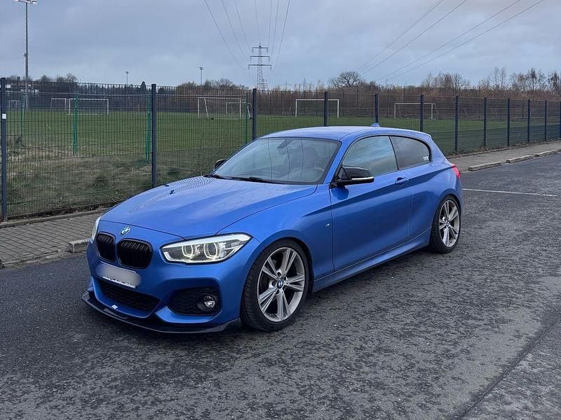 Schwarz Gebraucht 2018 BMW 120 M Sport Kleinwagen | 20.100 € (Teuer) - Bild 1/4