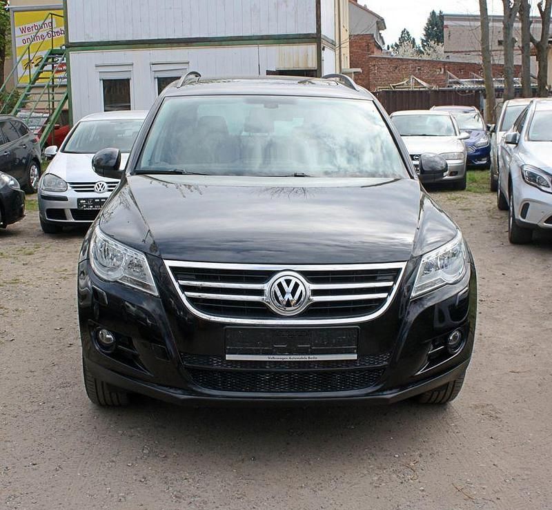 Second-hand VW Tiguan Freestyle 122 CP (89 kW) 2011 Negru SUV