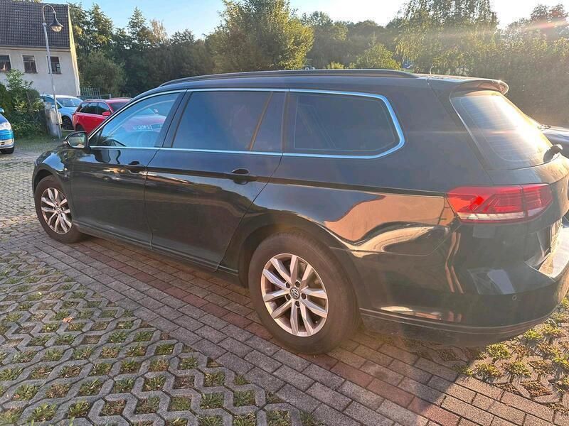 Schwarz Gebraucht 2015 VW Passat Kombi | 10.199 € (Guter Preis) - Bild 1/4