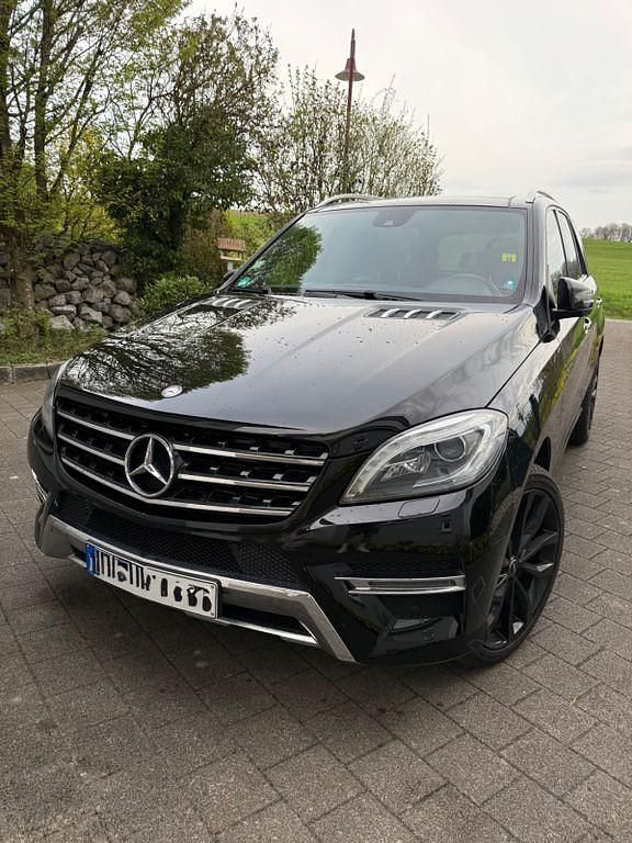 Gebraucht Mercedes ML250 204 PS (150 kW) 2014 Schwarz SUV