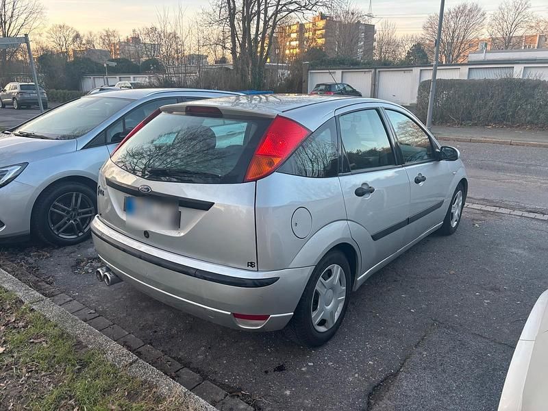 Gebraucht Ford Focus 115 PS (84 kW) 2002 Silber Kleinwagen