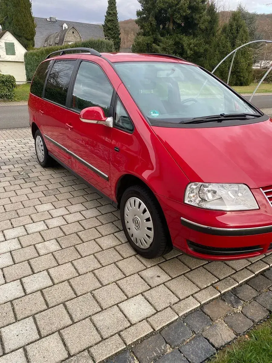 Gebraucht VW Sharan Comfortline 116 PS (85 kW) 2009 Rot Van / Kleinbus