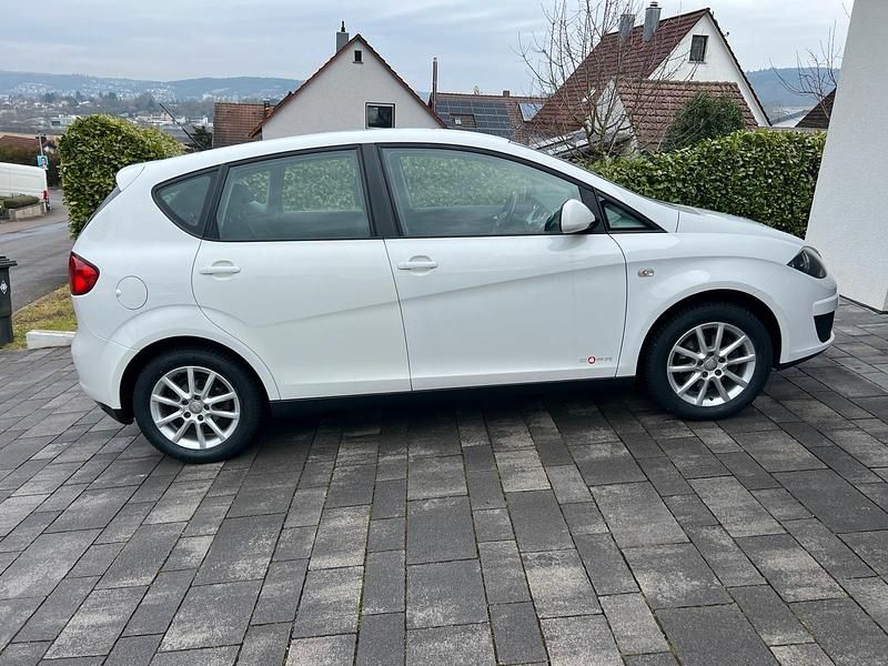 Gebraucht Seat Altea 105 PS (77 kW) 2012 Weiß Limousine