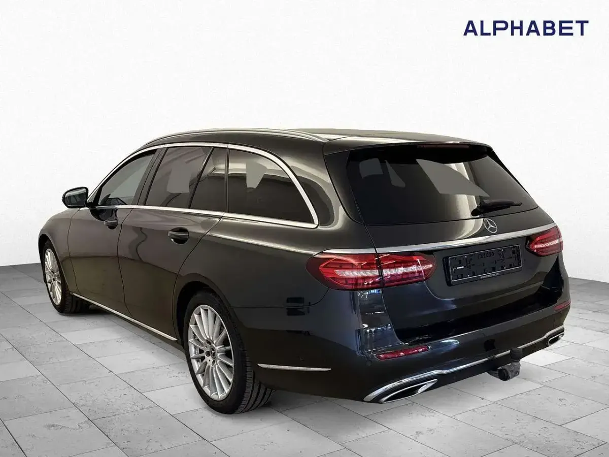 Gebraucht Mercedes E220 Avantgarde 200 PS (147 kW) 2022 Grau Kombi
