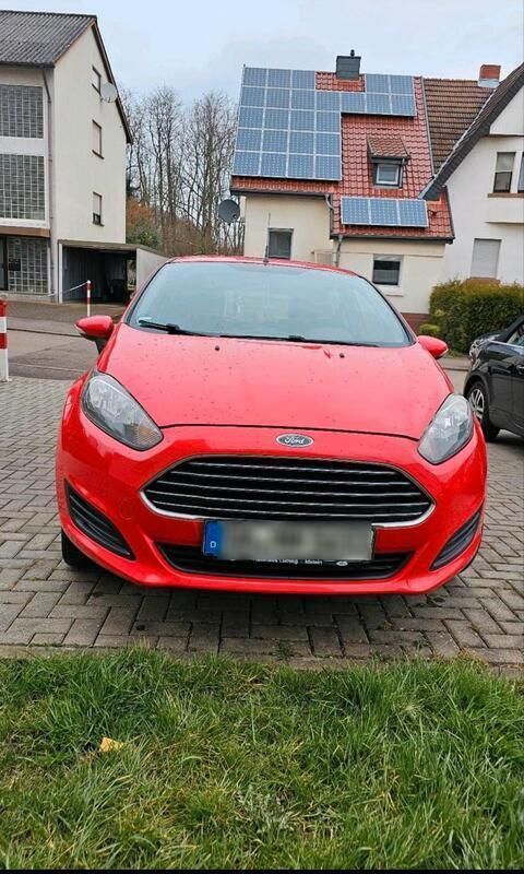 Rot Gebraucht 2013 Ford Fiesta Kleinwagen | 4.000 € (Guter Preis) - Bild 1/3