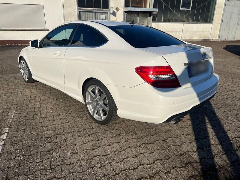 Gebraucht Mercedes C250 204 PS (150 kW) 2015 Weiß Coupé