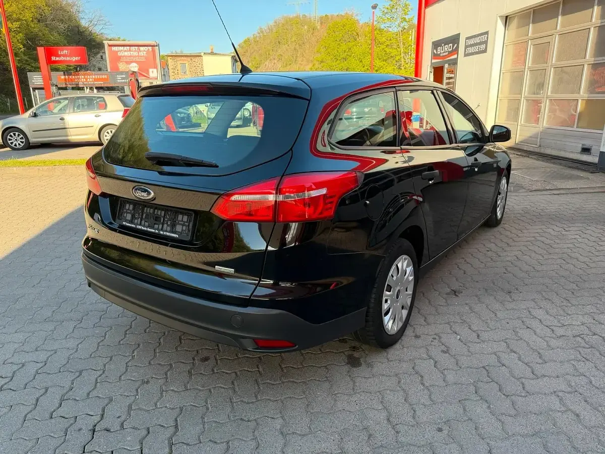 Second-hand Ford Focus 101 CP (74 kW) 2015 Negru Break
