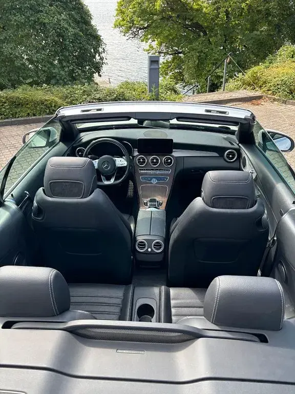 Gebraucht Mercedes C300 AMG 258 PS (189 kW) 2021 Weiß Cabrio