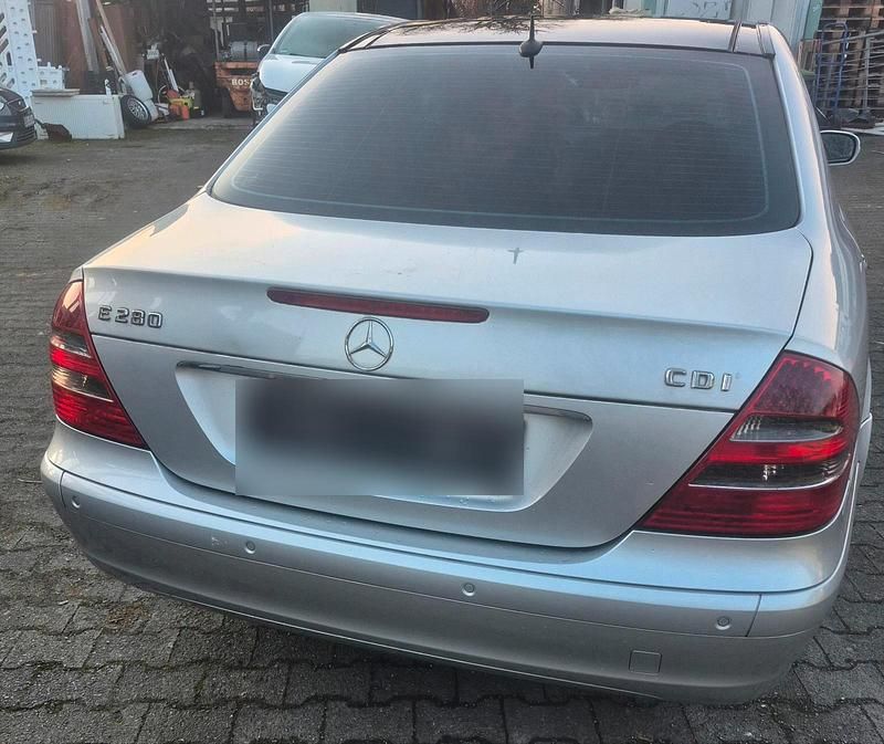 Gebraucht Mercedes E280 42 PS (30 kW) 2004 Silber Limousine