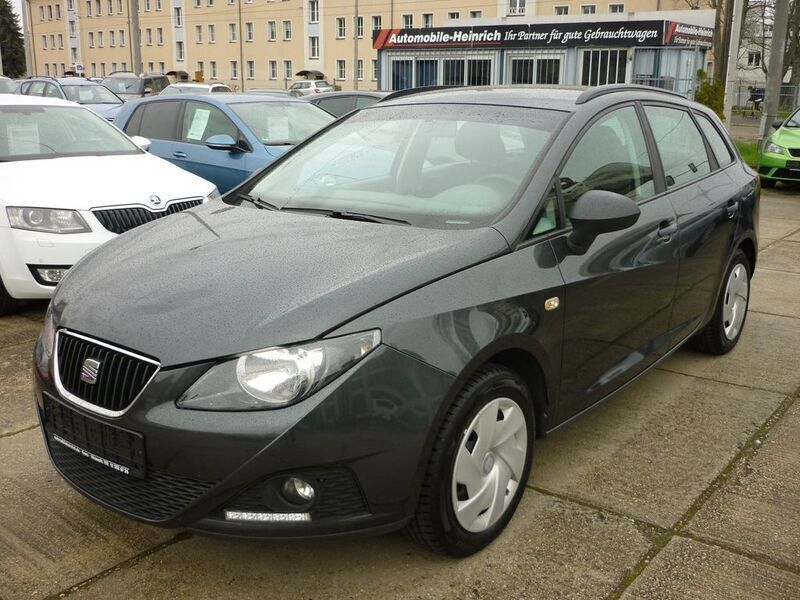 Grau Gebraucht 2011 Seat Ibiza Reference Limousine | 5.900 € (Etwas zu teuer) - Bild 1/4