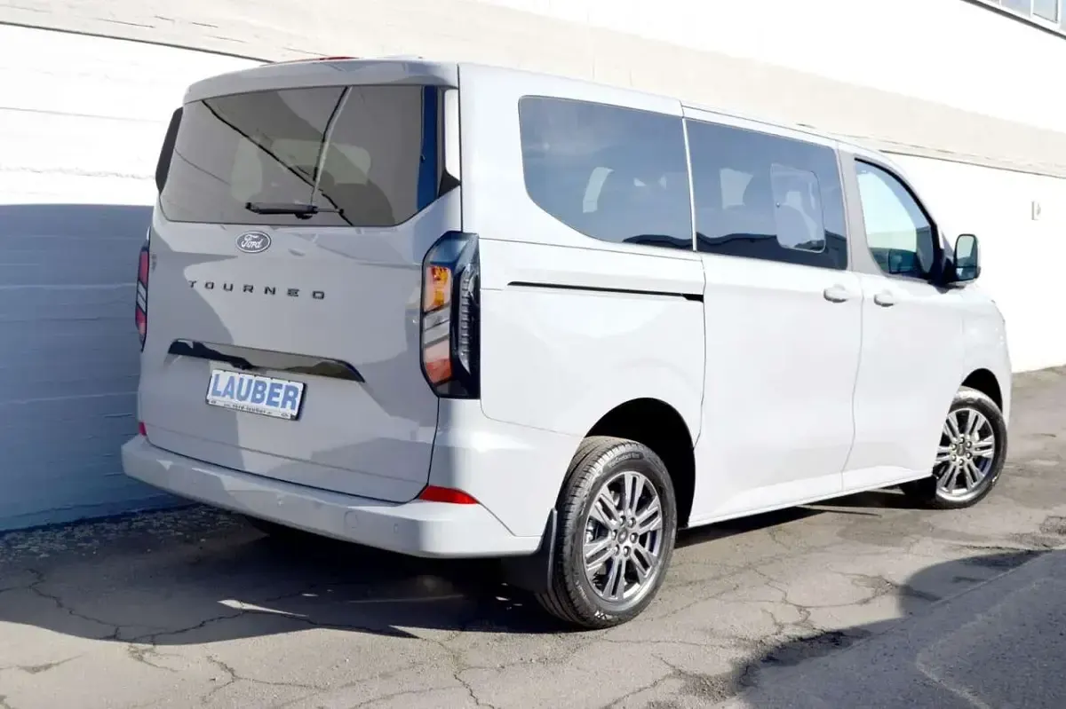 Neu Ford Tourneo Titanium 170 PS (125 kW) 2026 Grey matter Van / Kleinbus