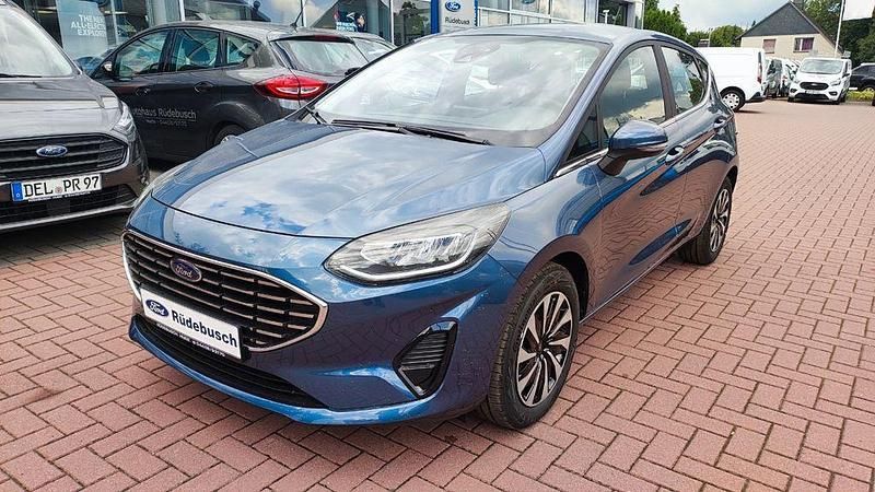 Blau Gebraucht 2023 Ford Fiesta Titanium Kleinwagen | 19.990 € (Fairer Preis) - Bild 1/4