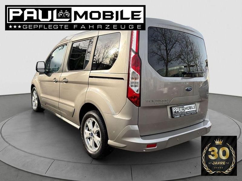 Gebraucht Ford Tourneo Titanium 101 PS (74 kW) 2017 Silber Van / Kleinbus