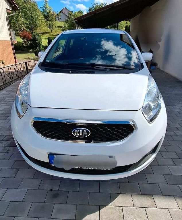 Weiß Gebraucht 2013 Kia Venga FIFA World Cup Edition Kleinwagen | 5.550 € (Guter Preis) - Bild 1/4