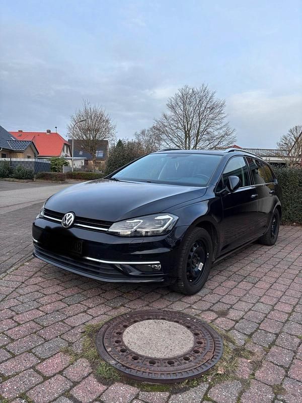 Schwarz Gebraucht 2019 VW Golf VII Highline Kombi | 16.500 € (Etwas zu teuer) - Bild 1/4