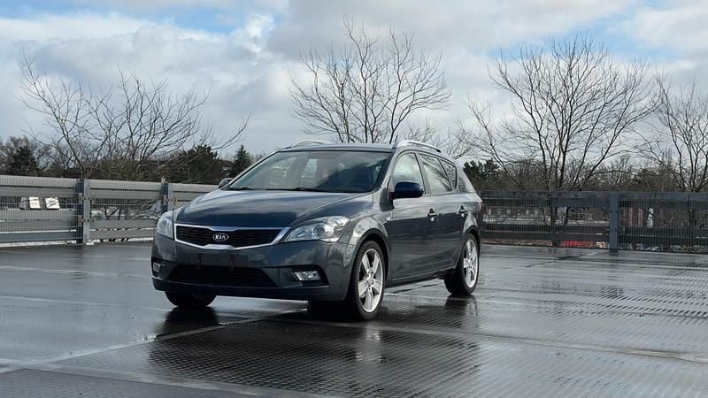 Second-hand Kia Ceed 90 CP (66 kW) 2011 Gri Hatchback