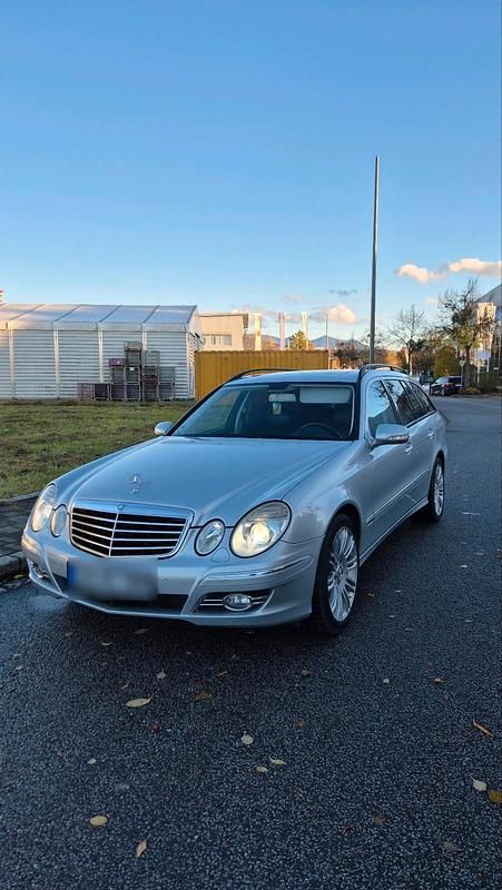 Silber Gebraucht 2009 Mercedes E320 Avantgarde Kombi | 5.800 € (Fairer Preis) - Bild 1/4