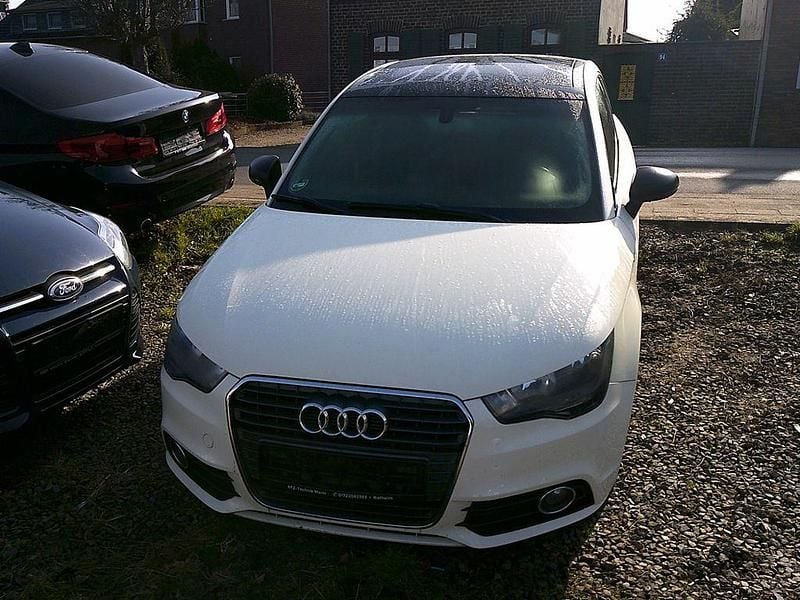 Gebraucht Audi A1 Attraction 90 PS (66 kW) 2012 Weiß Kleinwagen