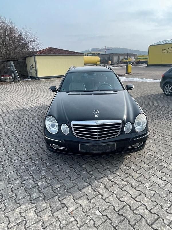 Schwarz Gebraucht 2009 Mercedes E220 Kombi | 6.500 € (Fairer Preis) - Bild 1/4