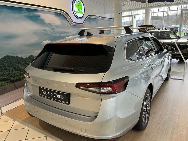 Gebraucht Skoda Superb Selection 150 PS (110 kW) 2024 Silber Kombi
